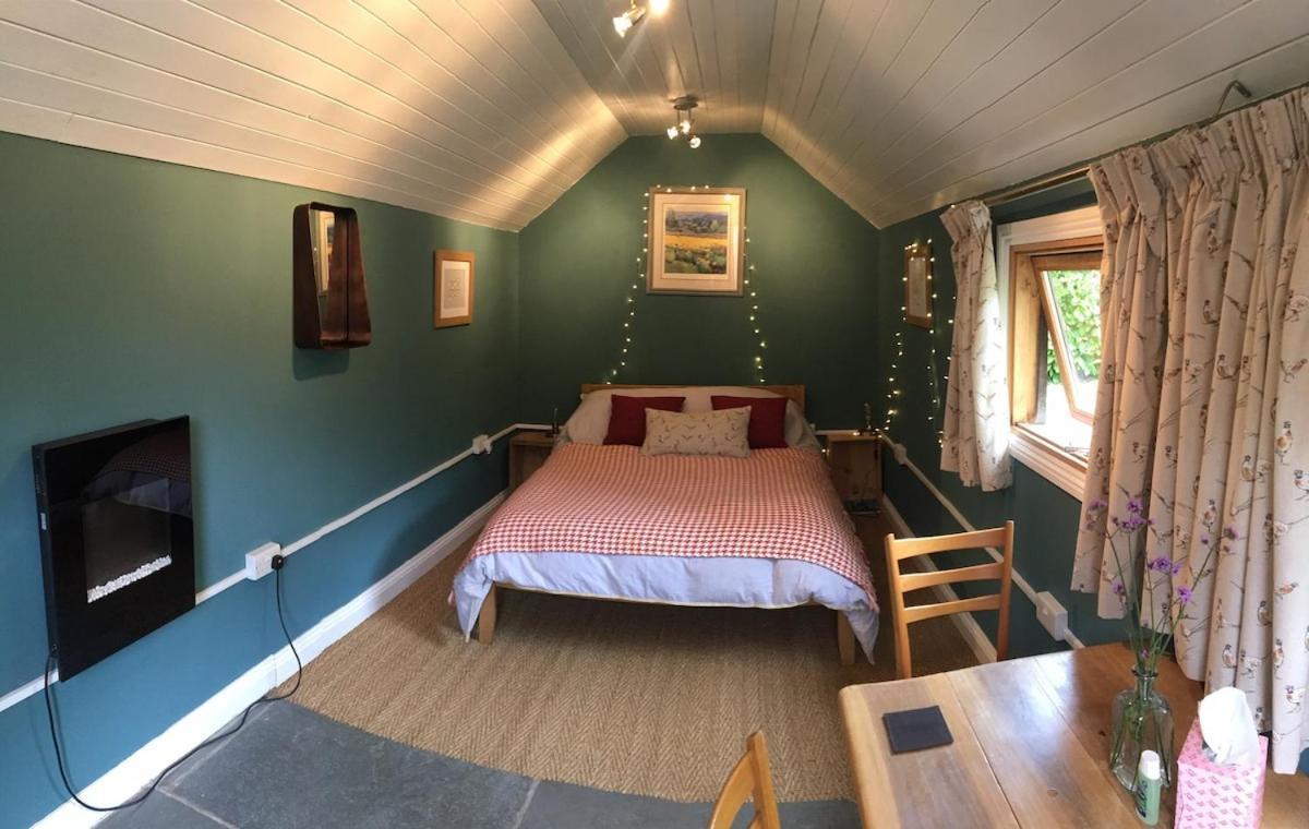 Villa The Tool Shed Nestled In Idyllic Countryside Linchmere Exterior foto